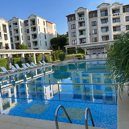 Daire дизайнерско студио ,смокиня,созопол,5 звезден затворен комплекс,4 басейна,1ва линия море Süzebolu