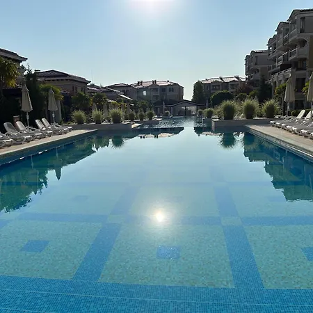 дизайнерско студио ,смокиня,созопол,5 звезден затворен комплекс,4 басейна,1ва линия море Süzebolu