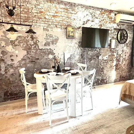 дизайнерско студио ,смокиня,созопол,5 звезден затворен комплекс,4 басейна,1ва линия море Daire *