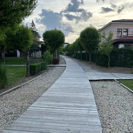 дизайнерско студио ,смокиня,созопол,5 звезден затворен комплекс,4 басейна,1ва линия море